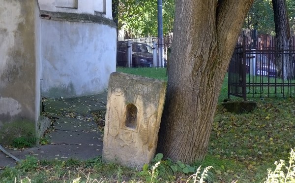 headstone-circus-im-going-down